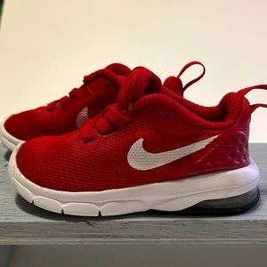 Nike Air Max Motion Sneakers